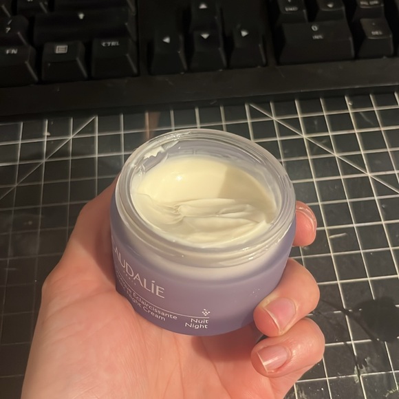 Caudalie Vinoperfect Dark Spot Correcting Glycolic Night Cream 1.6 oz. - Picture 4 of 5